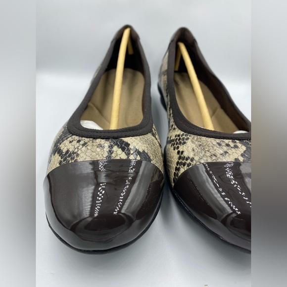 Clarks Sara Orchid Ballet Flats Slip On Faux Leather Snake Print - Picture 2 of 9